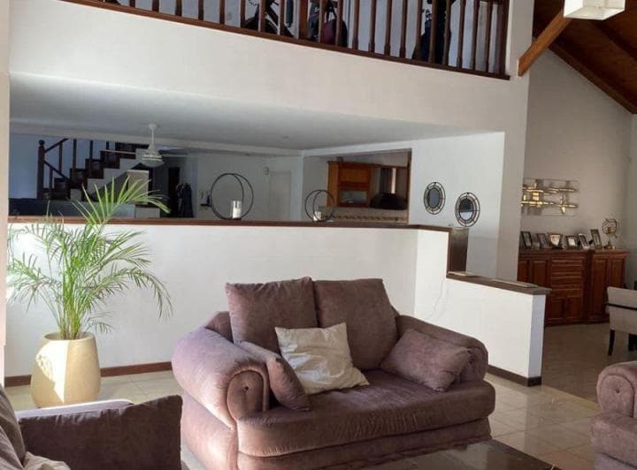 Casa con Dependencia de Servicio en Barrio Privado Rosario - 5