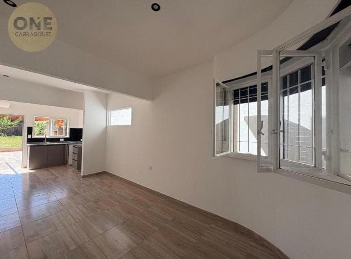 Casa 3 Dorm. y Parque en Venta - La Plata, Calle 69 E/ 1 y 2 - 5