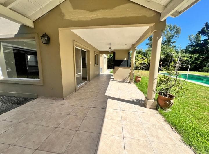 Casa en Venta 4 Ambientes con Dependencia y Piscina Apto Credito! - 4