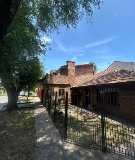 Los Pinares - Venta Chalet 3 Ambientes C/ Garage Sobre Lote Propio de 172 m² - 2