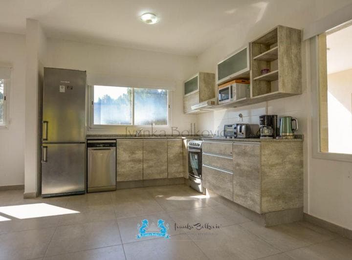 Venta Casa Costa Esmeralda Disfrutá en Familia: Casa con Jardín, Piscina y Living Amplio - 5