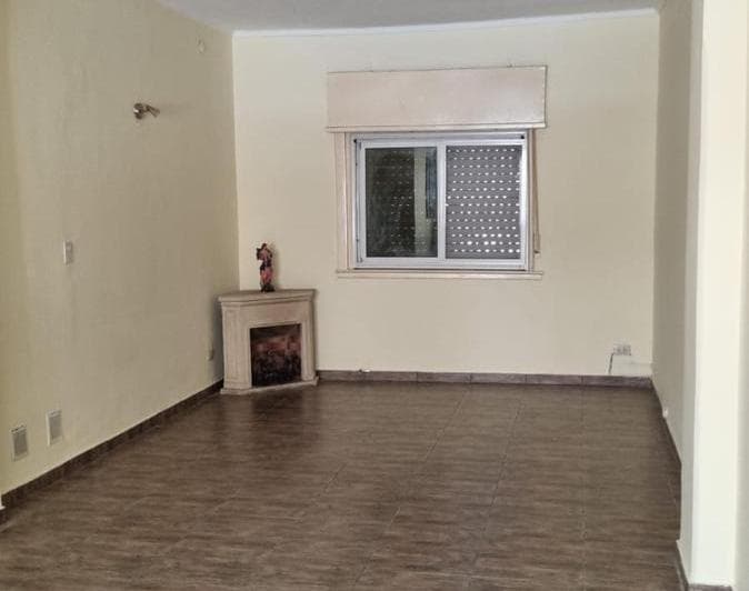 Casa en Venta - 4 Dorm. 1 Baño - Santos Lugares - 5