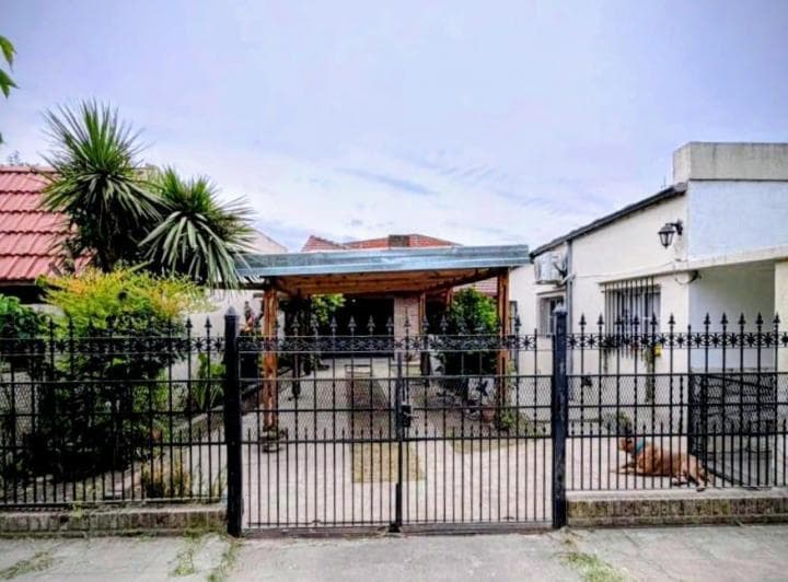 Casa en Venta con Quincho y Pileta - 2