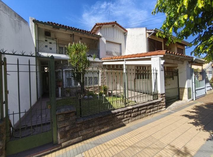 Casa en Excelente Ubicacion en Lote de 8,66 X 43 - 2