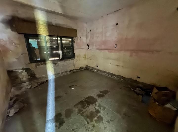 Casa Cuatro Dorm. con Patio a Reciclar San Lorenzo - 3