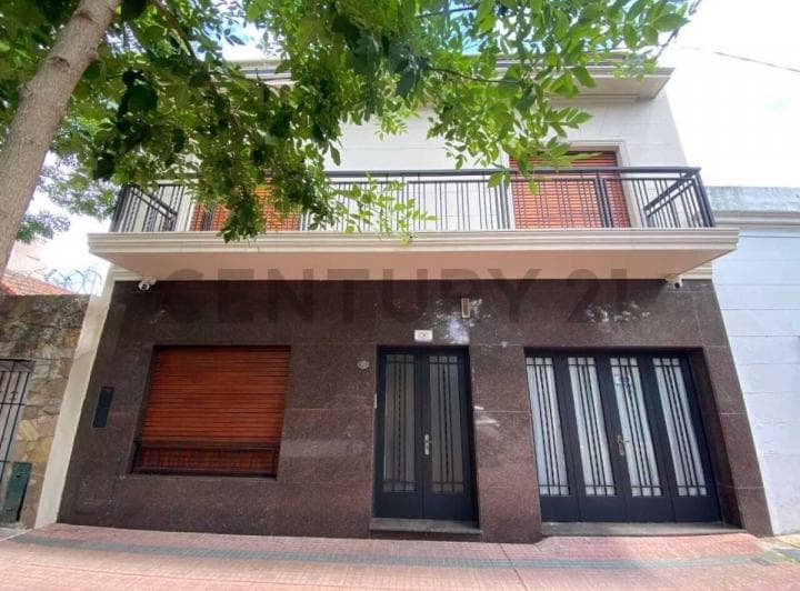 70 Entre 13 y 14 Casa en Venta 4 Dorm., La Plata. - 2