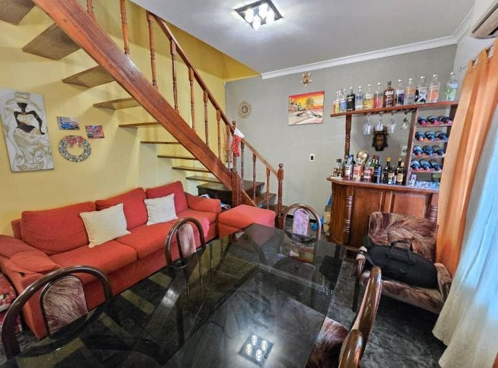 Casa en Venta 3 Dorm. + Playroom - 2 Baños Completos - 4