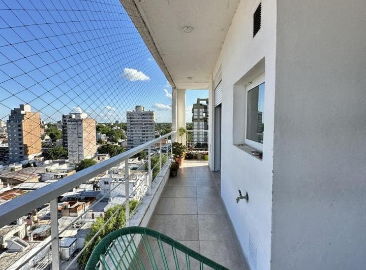 Venta Departamento Piso Exclusivo Dos Dorm. Comodín con Balcón en Zona Abasto - 2