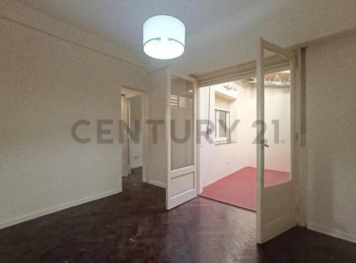Departamento 2 Ambientes en Venta con Patio! en Caballito - 2