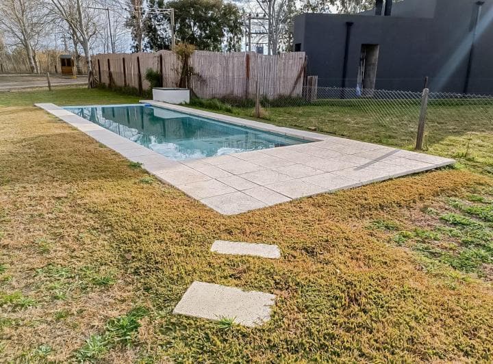 Venta - Casa 3 Dorm., con Jardín Piscina y Parrillero - Pinares del Sur, Piñero. - 5