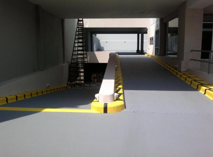 Edificio en Block - 51 Cocheras - Categoria - Olivos - 4