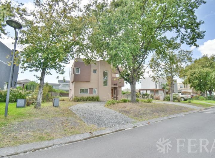 Venta de Casa 4 Ambientes en Guillermo E Hudson - 2