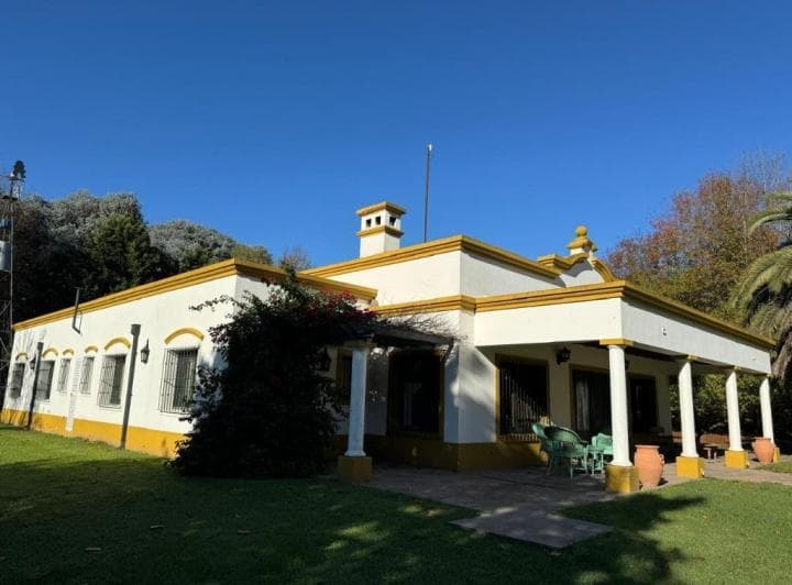 Muy Linda Casa Colonial Sobre Una Chacra de 3,6 Hectáreas - 2
