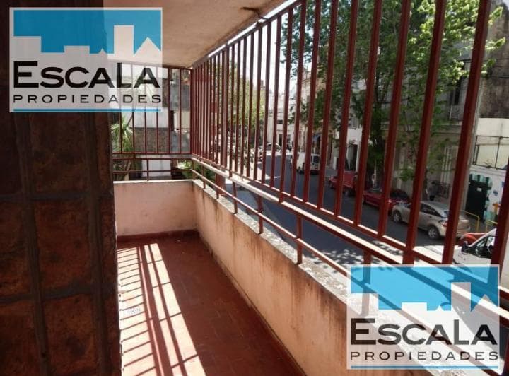 Departamento de 2 Dorm. con Amplio Balcon y Patio - 2
