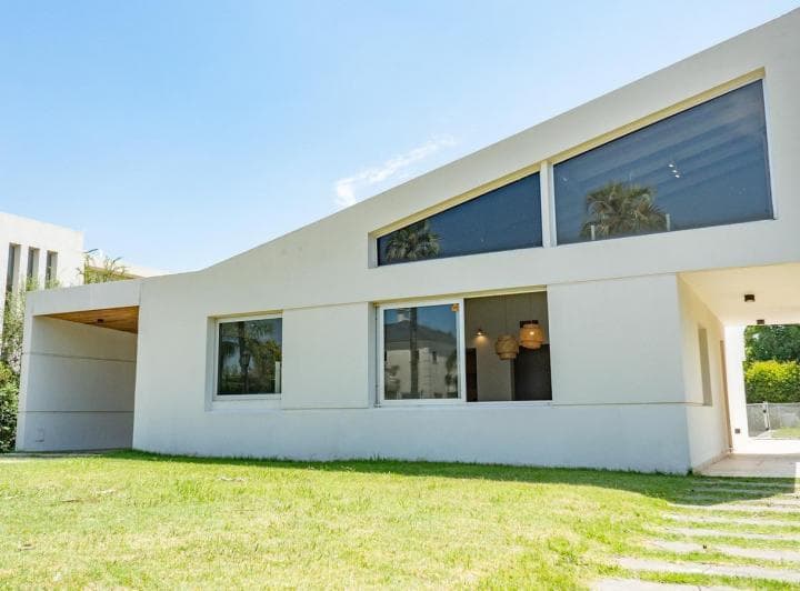 Venta Casa 3 Dorm. Funes Hills Miraflores - 2