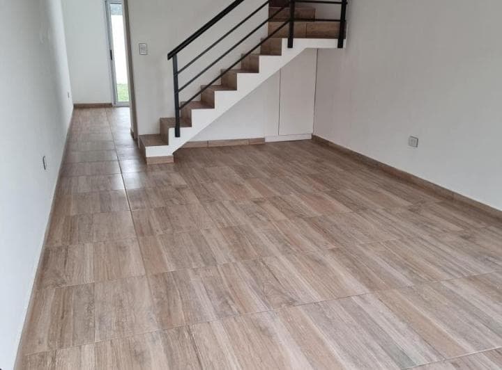 Venta Duplex 3 Amb a Estrenar con Patio y Cochera en Castelar - 2