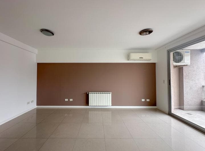 Departamento de 3 Ambientes con Cochera en Venta en Lanus Oeste Centro - 2