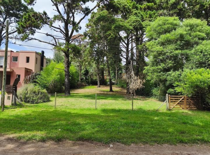 (085 - 05) Lote en El Pinar con Cerco. a Nivel. Listo Para Construir. - 5
