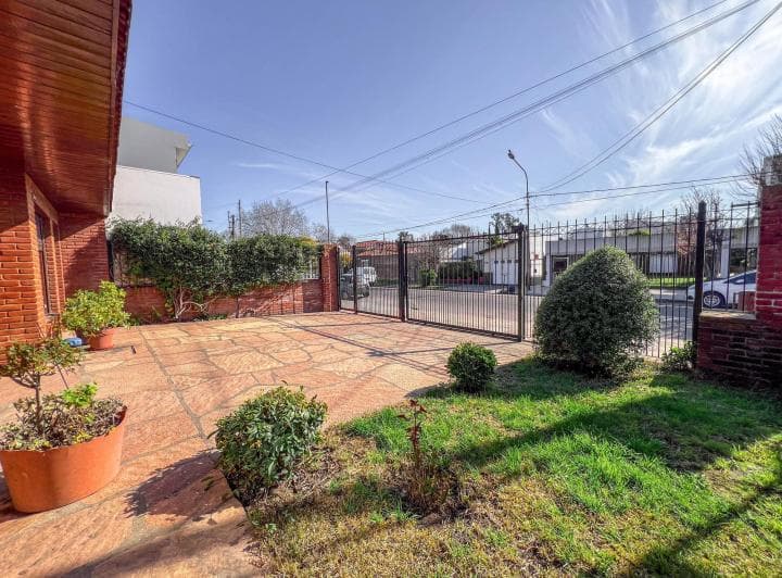 Propiedad en Block: Chalet 5 Amb. + Dúplex 4 Amb. - Guido y Formosa - 3