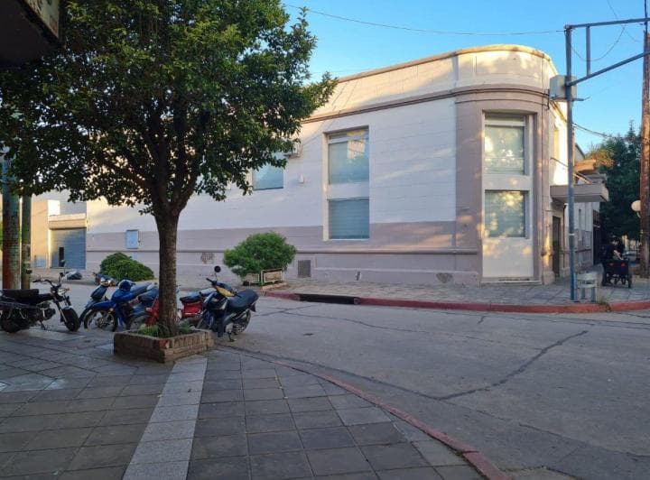 Venta – Edificio de Dos Plantas en Esquina Céntrica de La Ciudad de Zárate - Ideal Clínica - 3