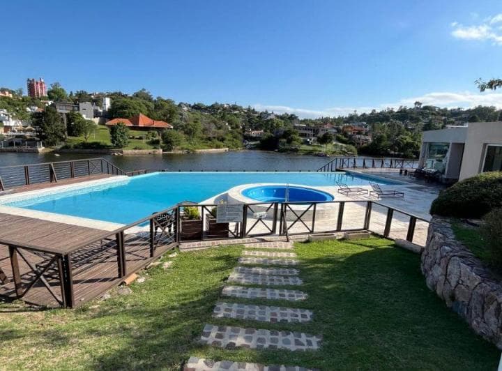 Casa,2 Dorm. en Venta en Residencias del Lago - Villa Carlos Paz - 2