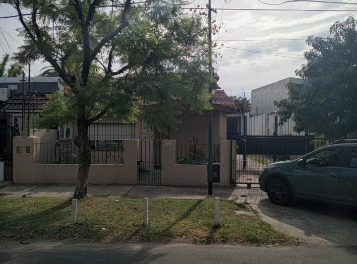 Chalet con Pileta y Gran Terreno en Troncos del Talar - 3