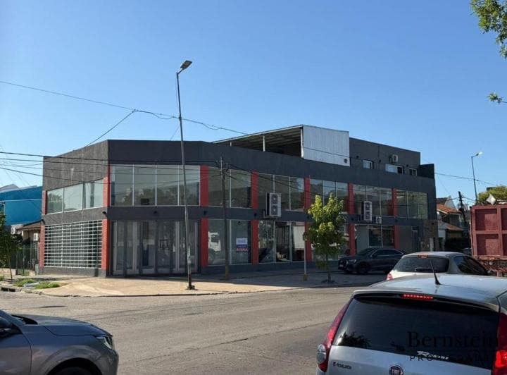 Local en Alquiler: 496 m² con Oficinas - 3