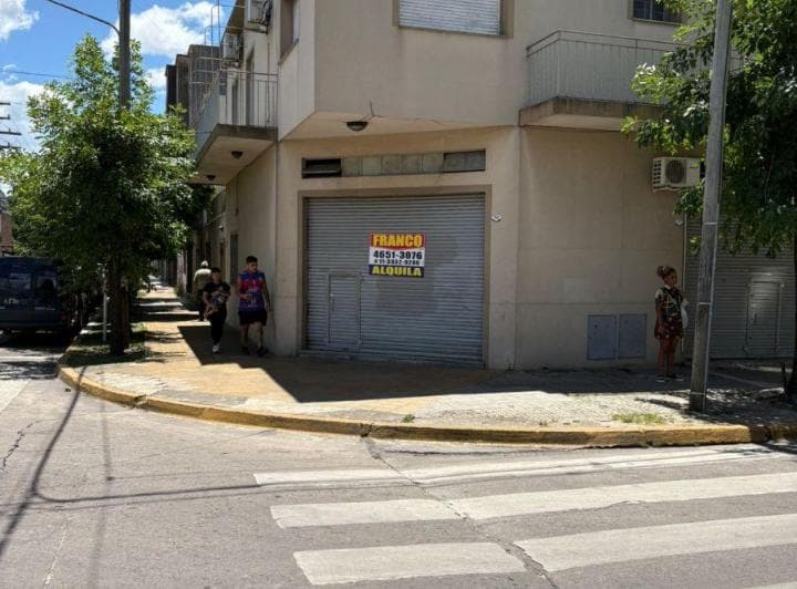 Local Esquina con Toilette - San Justo Centro - 4