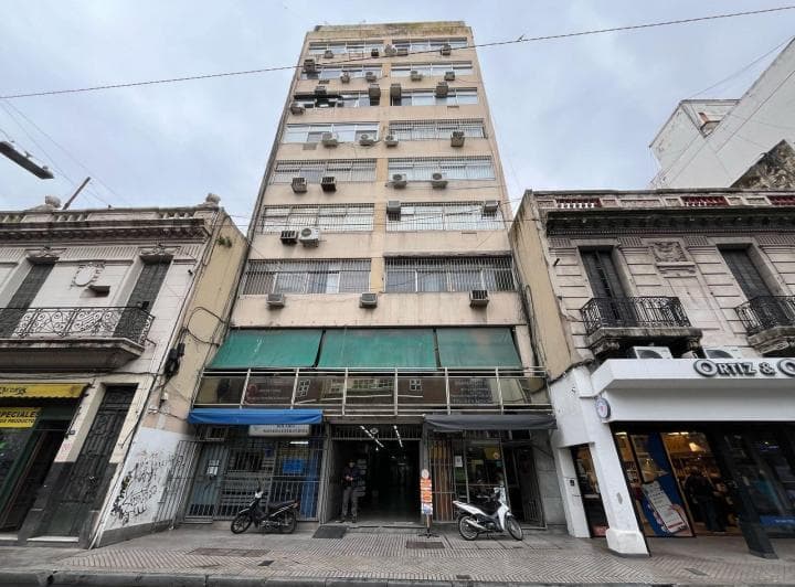 Local con Depósito en Galería Céntrica - Mitre Al 800 - 2