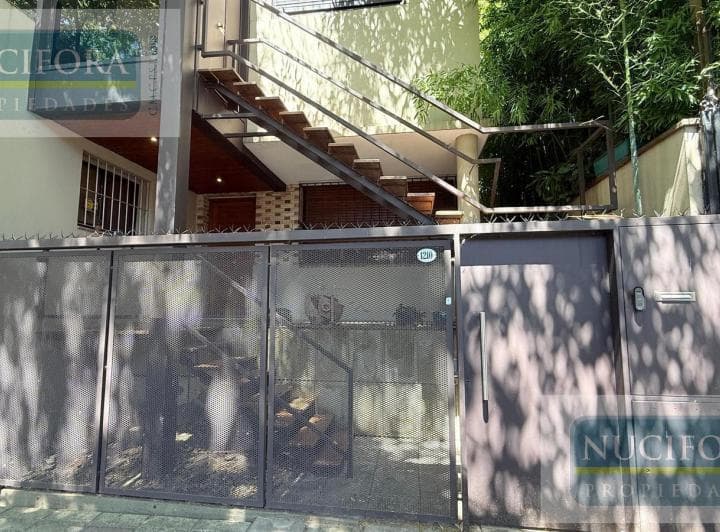 Casa 4 Dorm. en Vicente López. - 2