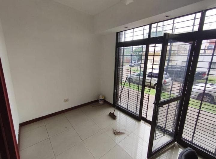 Local en Venta - Moron Zona Tribunales - 4