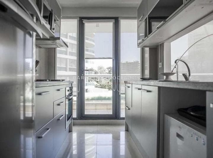 Departamento en Venta de 2 Dorm. en Playa Brava, Punta del Este - 3