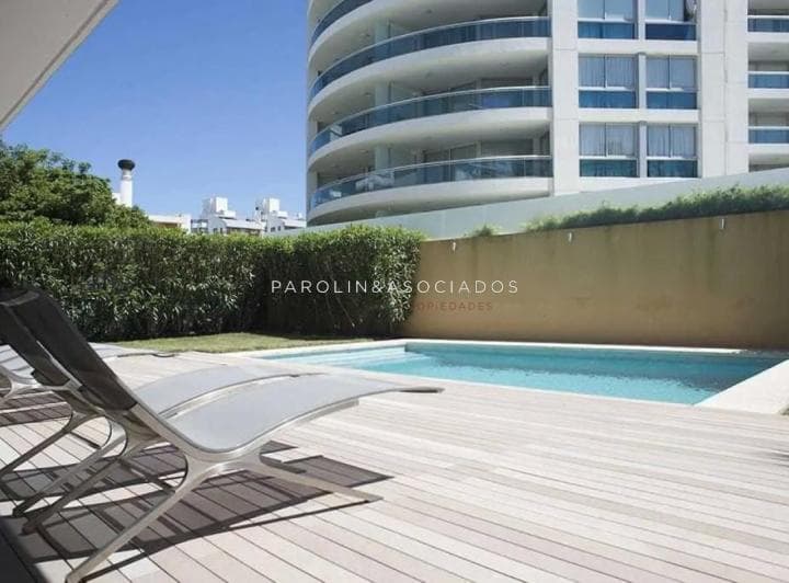 Departamento en Venta de 2 Dorm. en Playa Brava, Punta del Este - 4