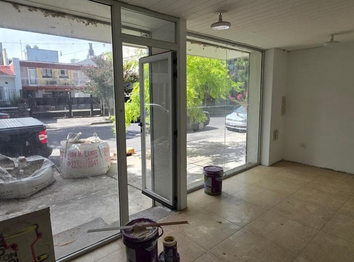 Alquilo Local con Amplio Frente. - 4