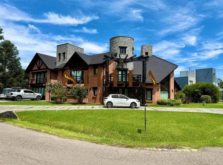 Venta de Casa 4 Ambientes en Campos de Alvarez, Moreno - 2