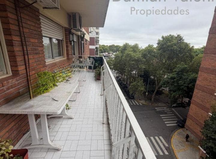 Hermoso Departamento de 4 Ambientes con Dependencia, Al Frente con Doble Balcón - 3