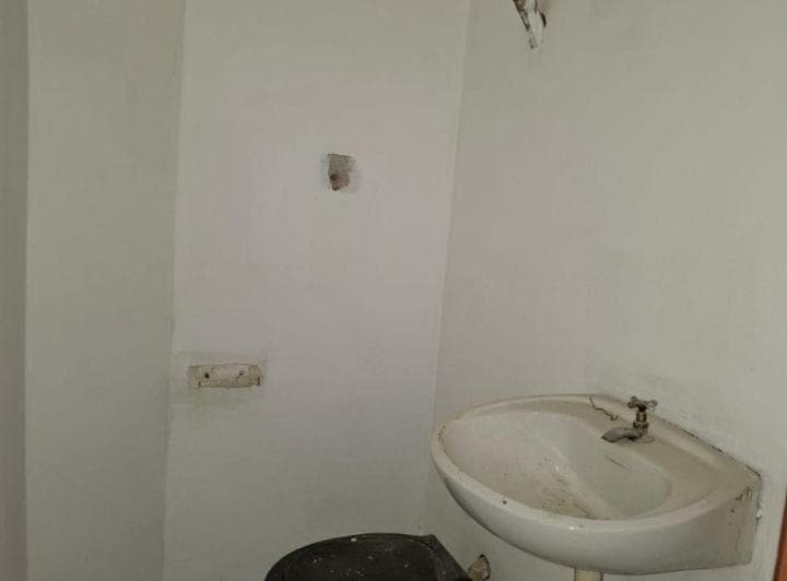 Local Comercial en Zona Residencial - 3