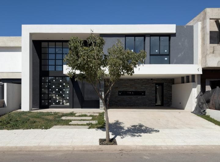 Casa en Venta en La Luisita 4 Dorm. - 3