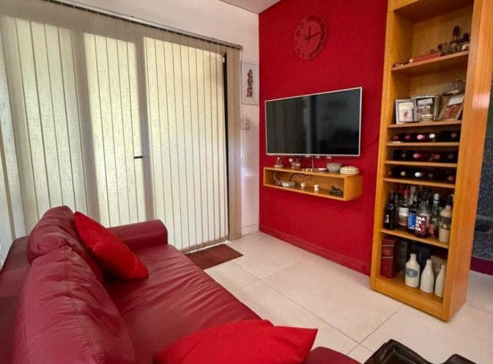Hermosa Casa, Muy Sólida, de Excelente Calidad Constructiva en S. Viejo, Zona del Mate. J. Newvery - 2