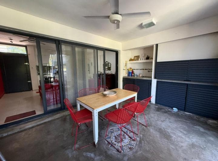 Hermosa Casa, Muy Sólida, de Excelente Calidad Constructiva en S. Viejo, Zona del Mate. J. Newvery - 4