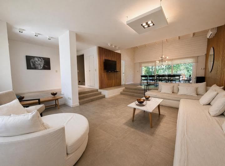 Alquiler Casa Moderna - Lote Central 550 m² - Miraflores Country Club - 2