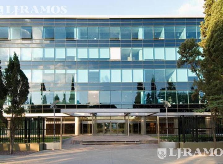 Alquiler de Oficina de 2200 m² en Olivos - 3