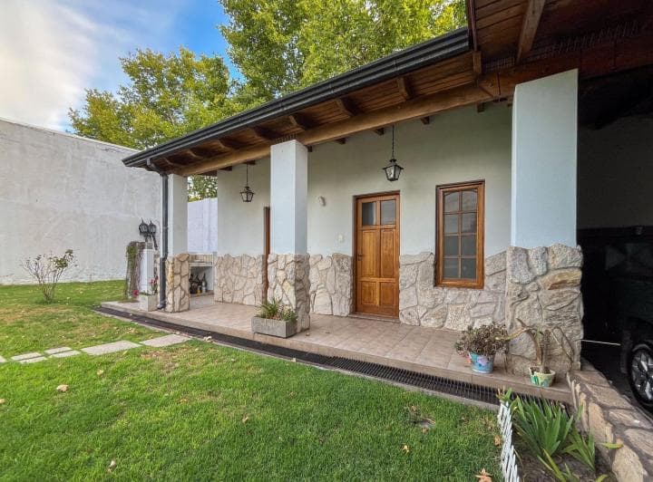 Venta/ Permuta - Quincho con Cochera Sobre Lote de 330 m² - Cañada de Gómez, Santa Fe - 2