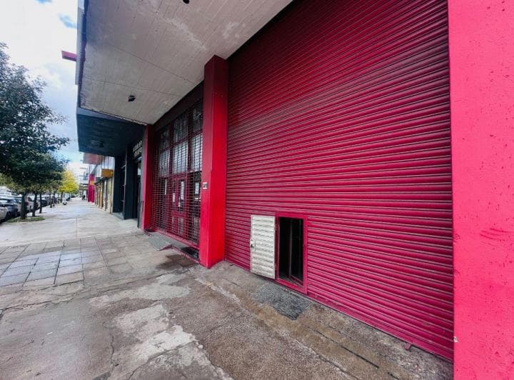 Amplio Local Comercial Sobre Av Juan B Justo - 4