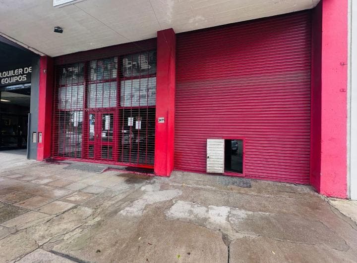 Amplio Local Comercial Sobre Av Juan B Justo - 3
