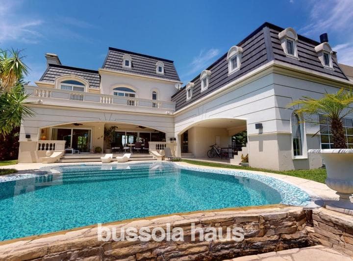 Casa en Venta con 4 Dorm. Al Río en Nordelta - 2