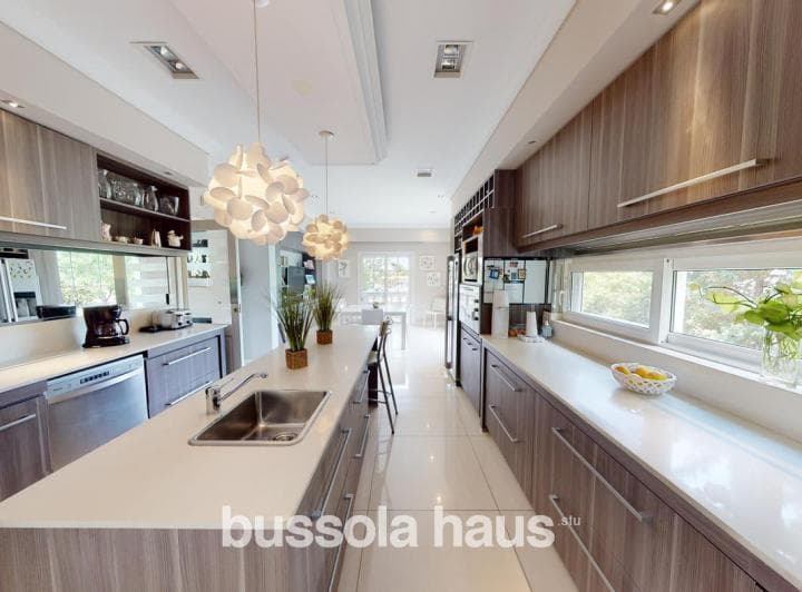 Casa en Venta con 4 Dorm. Al Río en Nordelta - 3