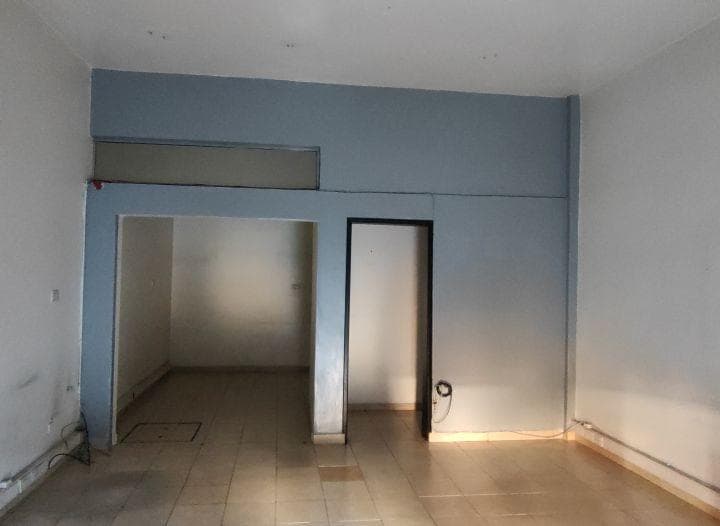Local de 40 m² Ubicado a 20 m de Av Domingo Perón - 2