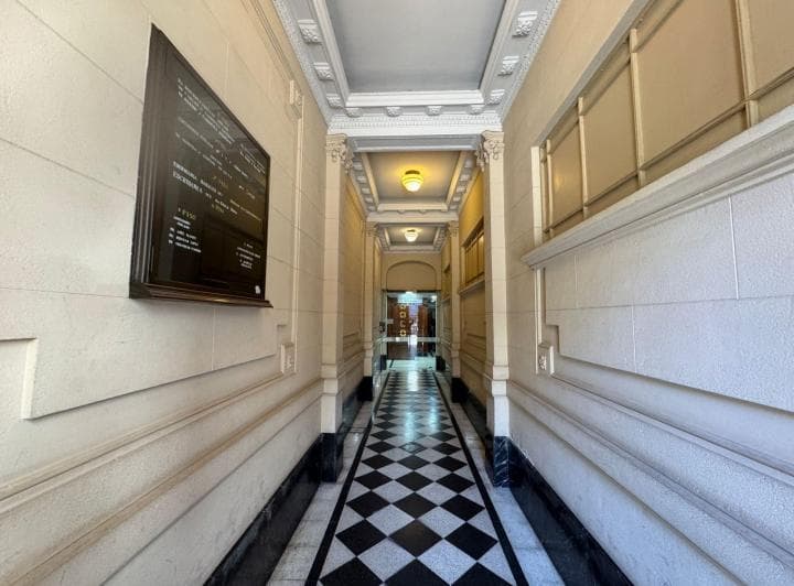Venta: Oficina de 16,52 m² en Pleno Centro de Rosario. con Baño y Sala de Espera Compartidos. - 3