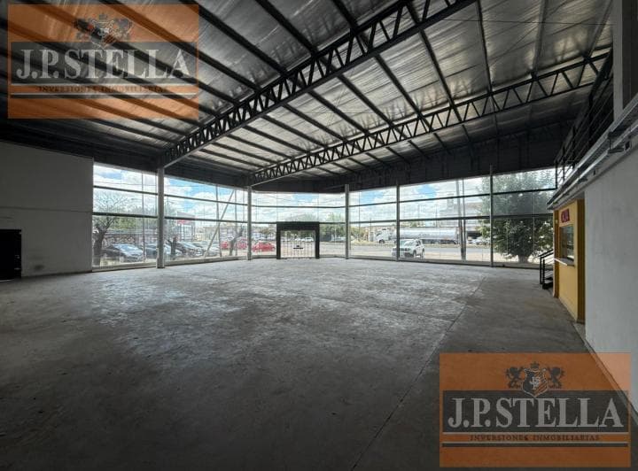 Local Comercial 681 m² en Esquina S/Av - San Justo - 4